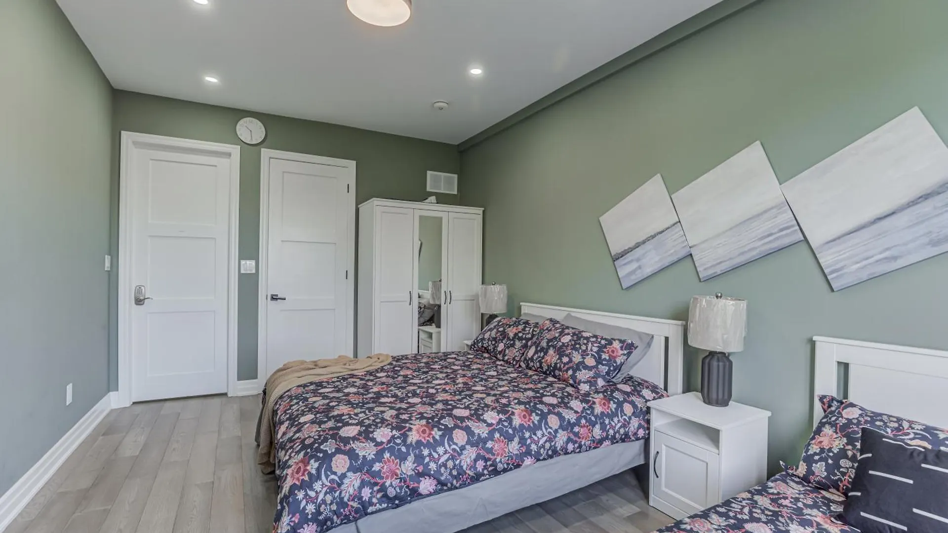New Build 4 Bedroom-Beach Vibes In The City Toronto 0*,  Canada