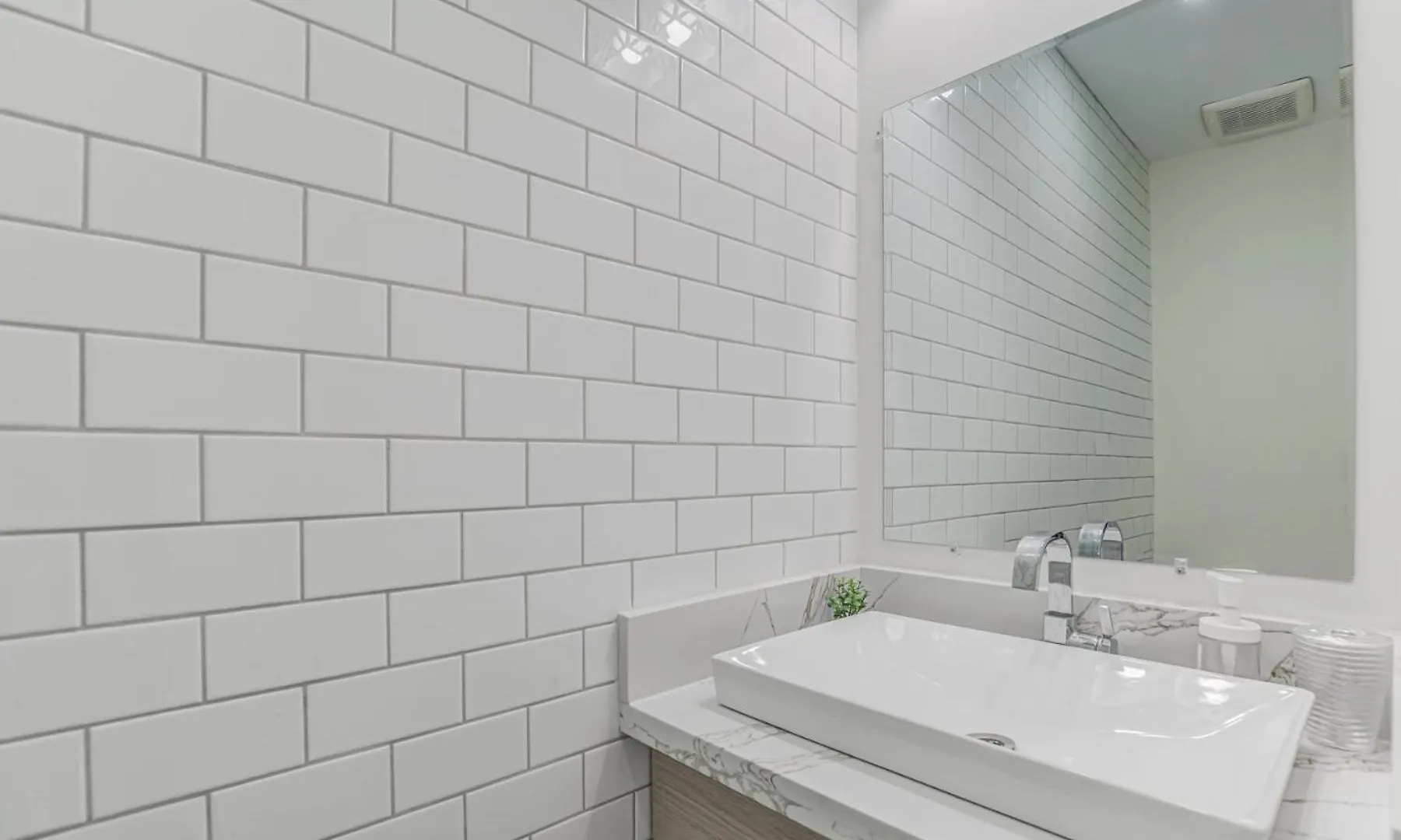 Apartment New Build 4 Bedroom-Beach Vibes In The City Toronto
